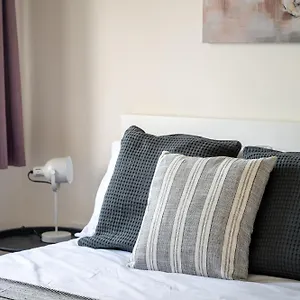 Wykebeck Mount By Our Short Stunning New Build With Plenty Of Free Parking And Fast Wifi Holiday home Leeds (West Yorkshire)